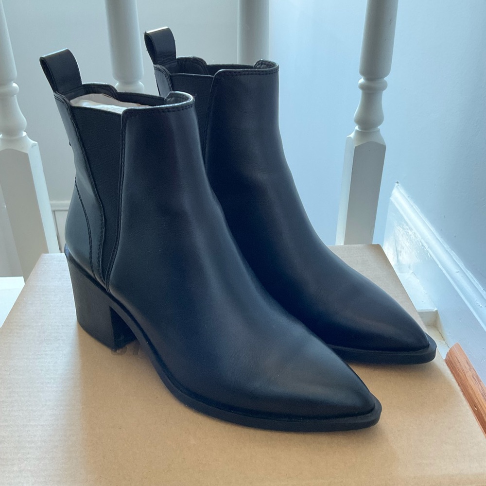 Steve Madden AUDIENCE Chelsea Booties - Black, Like New